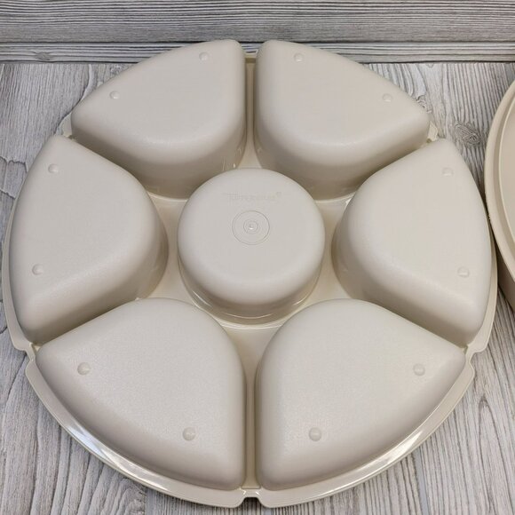 2 Pc Tupperware Veggie Dip Serving Tray Snacks Party 7 Divided 1665-1 Vtg - Picture 5 of 6